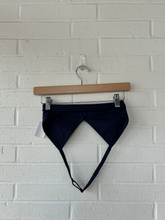 Load image into Gallery viewer, Gym Shark Sports Bra Size Extra Small
