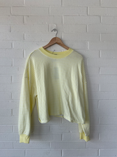 Load image into Gallery viewer, Wild Fable Sweatshirt Size Large
