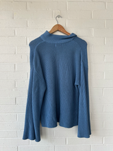 Load image into Gallery viewer, Edikted Sweater Size Small

