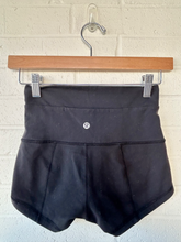 Load image into Gallery viewer, Lulu Lemon Athletic Shorts Size 3/4
