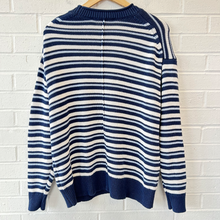 Load image into Gallery viewer, American Eagle Sweater Size Medium
