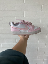 Load image into Gallery viewer, Nike Womens Athletic Shoes Womens 6.5
