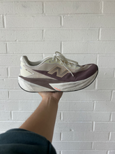 Load image into Gallery viewer, New Balance Womens Athletic Shoes Womens 9.5
