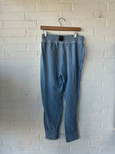 Load image into Gallery viewer, Fabletics Pants Size Small
