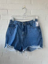 Load image into Gallery viewer, Missguided Shorts Size 9/10

