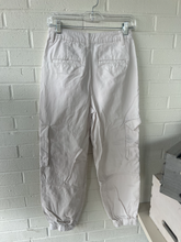 Load image into Gallery viewer, Forever 21 Pants Size Medium
