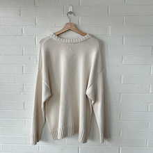 Load image into Gallery viewer, Gap Sweater Size Large
