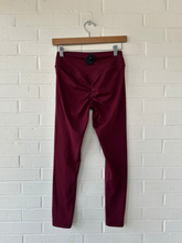 Load image into Gallery viewer, Athletic Pants Size Large

