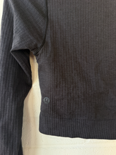 Load image into Gallery viewer, Lulu Lemon Athletic Top Size Small
