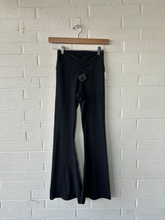 Load image into Gallery viewer, Offline Athletic Pants Size Medium
