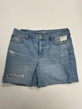 Load image into Gallery viewer, American Eagle Shorts Size 15/16
