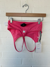 Load image into Gallery viewer, Vuori Sports Bra Size Extra Small
