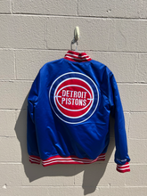 Load image into Gallery viewer, Mitchell &amp; Ness Heavy Outerwear Size Medium
