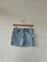 Load image into Gallery viewer, Pac Sun Short Skirt Size Extra Small
