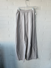 Load image into Gallery viewer, Lulu Lemon Athletic Pants Size Extra Small
