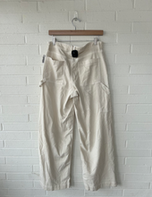 Load image into Gallery viewer, American Eagle Pants Size 9/10 (30)
