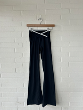Load image into Gallery viewer, Athletic Pants Size Small
