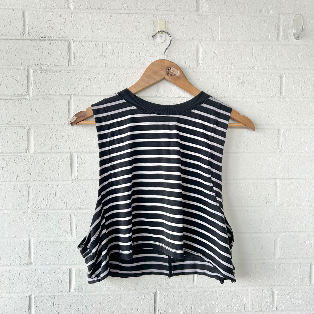 Lulu Lemon Athletic Top Size Medium
