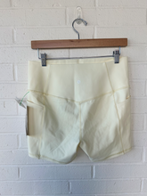 Load image into Gallery viewer, Athleta Athletic Shorts Size Large
