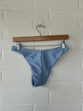 Load image into Gallery viewer, Aerie Womens Swimwear Size Medium
