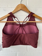 Load image into Gallery viewer, Gym Shark Sports Bra Size Medium
