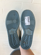 Load image into Gallery viewer, Womens Athletic Shoes Womens 8
