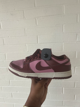 Load image into Gallery viewer, Nike Womens Athletic Shoes Womens 9.5
