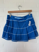 Load image into Gallery viewer, Lulu Lemon Athletic Shorts Size Medium
