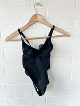 Load image into Gallery viewer, Skims Tank Top Size Medium

