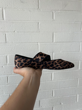 Load image into Gallery viewer, Zara Dress Shoes Womens 6
