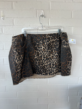 Load image into Gallery viewer, Fashion Nova Short Skirt Size 3XL
