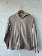 Load image into Gallery viewer, Abercrombie &amp; Fitch Sweatshirt Size Extra Small
