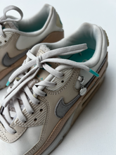 Load image into Gallery viewer, Nike Casual Shoes Womens 8
