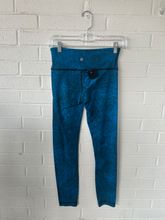 Load image into Gallery viewer, Lulu Lemon Athletic Pants Size Small
