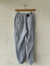Load image into Gallery viewer, Aritzia Pants Size Extra Small

