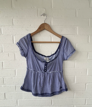 Load image into Gallery viewer, Bdg Short Sleeve Top Size Medium
