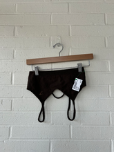Load image into Gallery viewer, Gym Shark Sports Bra Size Extra Small
