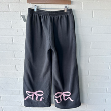 Load image into Gallery viewer, Edikted Pants Size Medium
