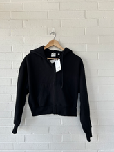 Load image into Gallery viewer, Aritzia Sweatshirt Size Extra Small
