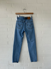 Load image into Gallery viewer, Levi Denim Size 0 (24)
