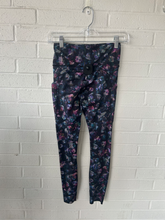 Load image into Gallery viewer, Lulu Lemon Athletic Pants Size 3/4 (27)
