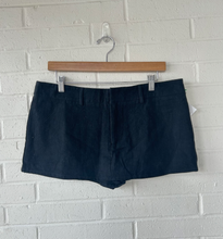 Load image into Gallery viewer, White Fox Shorts Size Large
