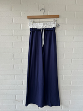 Load image into Gallery viewer, Pants Size Extra Small
