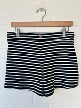Load image into Gallery viewer, Missguided Shorts Size Small
