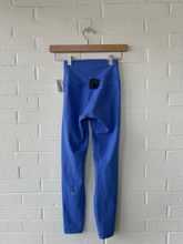 Load image into Gallery viewer, Lulu Lemon Athletic Pants Size 2 (26)

