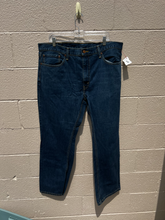 Load image into Gallery viewer, Levi Denim Size 40
