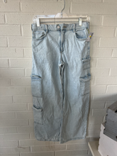 Load image into Gallery viewer, H &amp; M Denim Size 2 (26)
