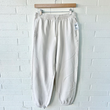 Load image into Gallery viewer, Old Navy Pants Size Medium
