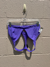 Load image into Gallery viewer, Lulu Lemon Sports Bra Size Medium
