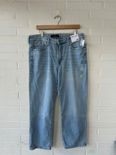 Load image into Gallery viewer, Aeropostale Denim Size 13/14 (32)
